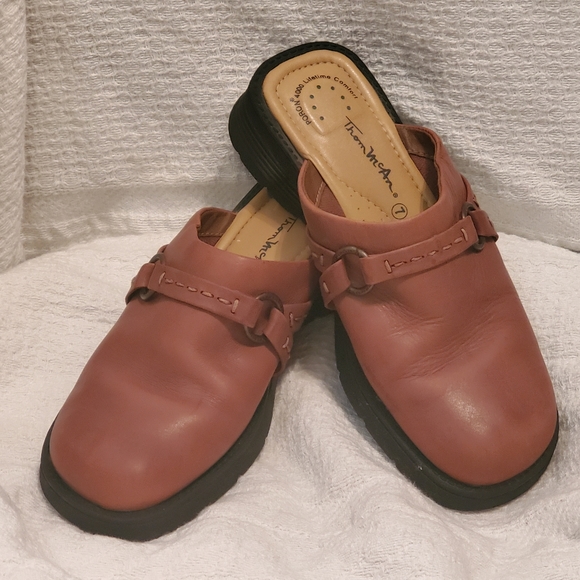 Thomas McCain Shoes - Thomas McAn Women's Brown Leather Clogs Size 7